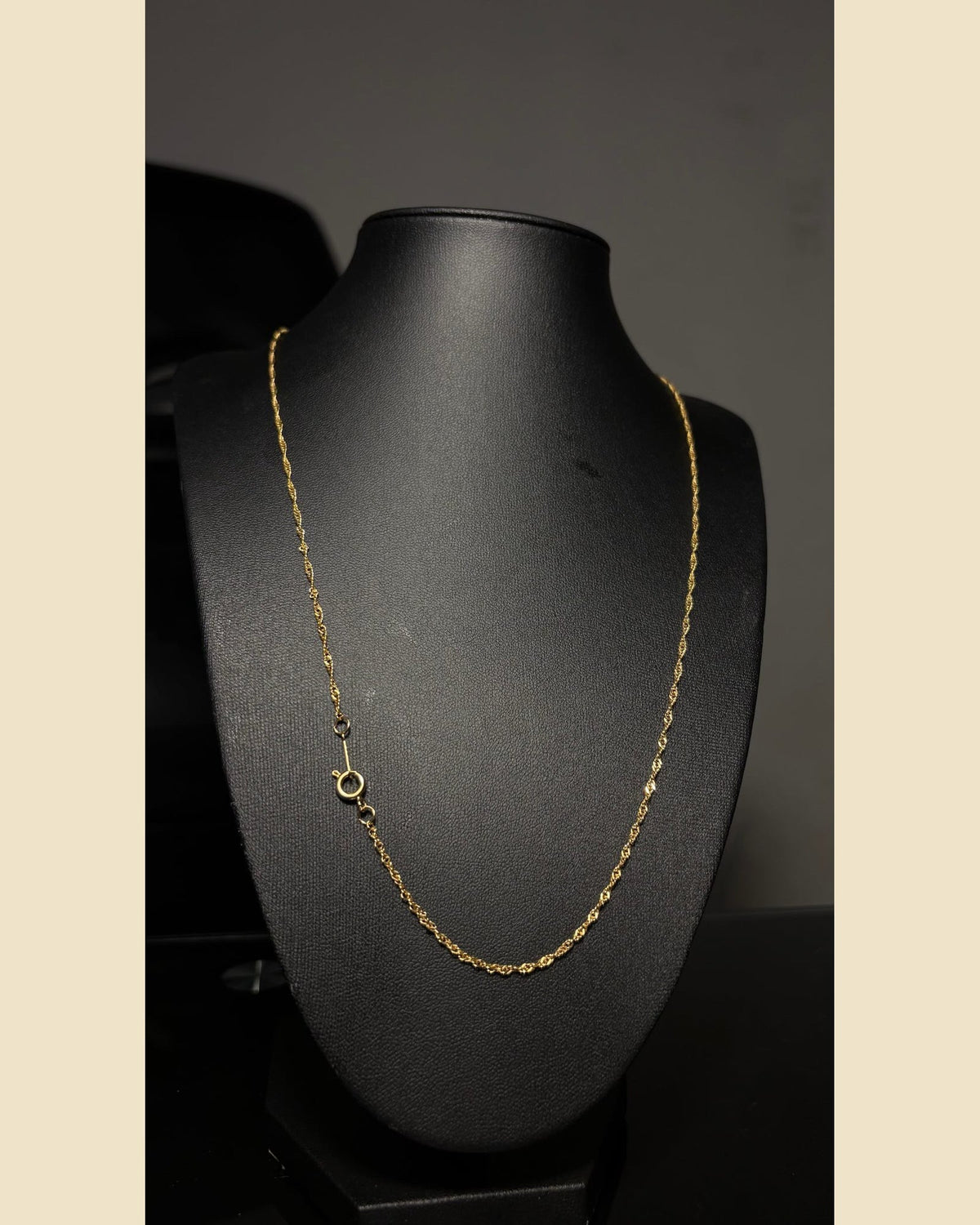 Cadena Singapur real en estudio visual FORJA GOLD