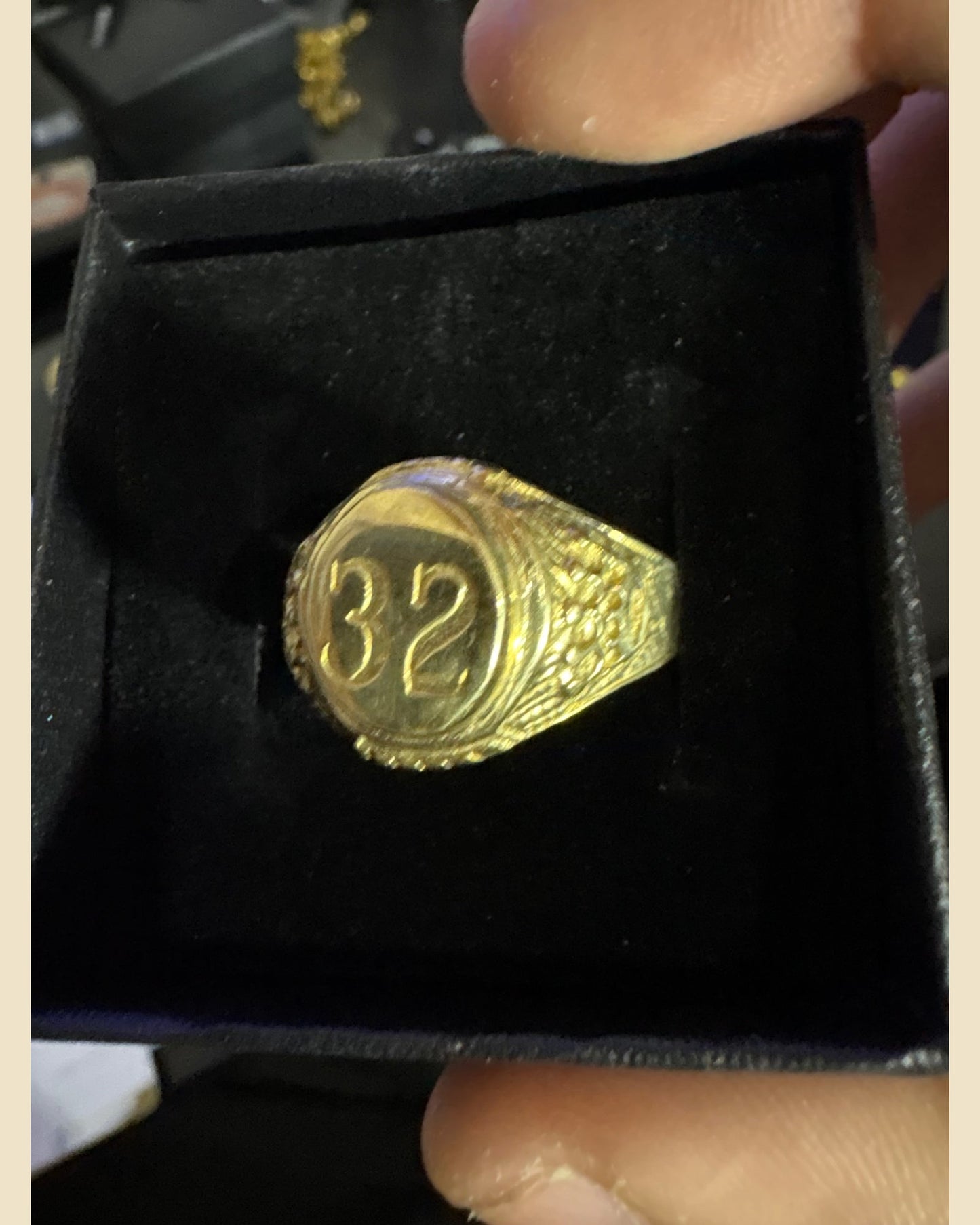 Anillo 32 opción del Trío Signature FORJA GOLD