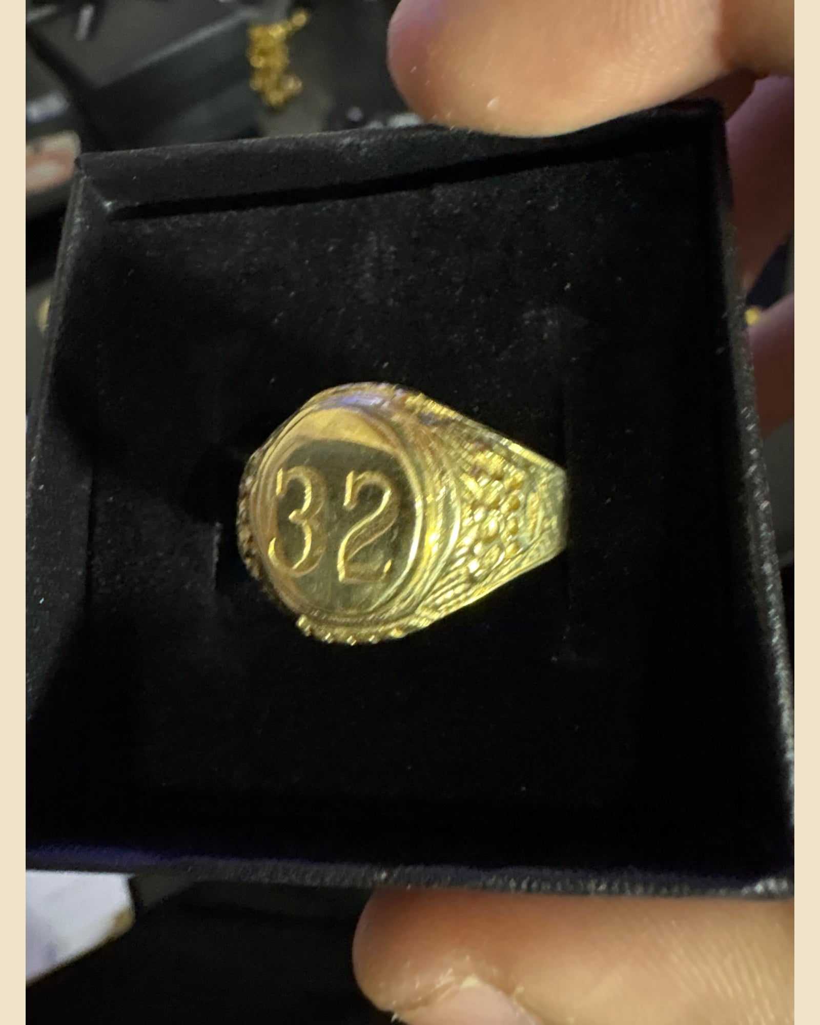 Anillo 32 opción del Trío Signature FORJA GOLD